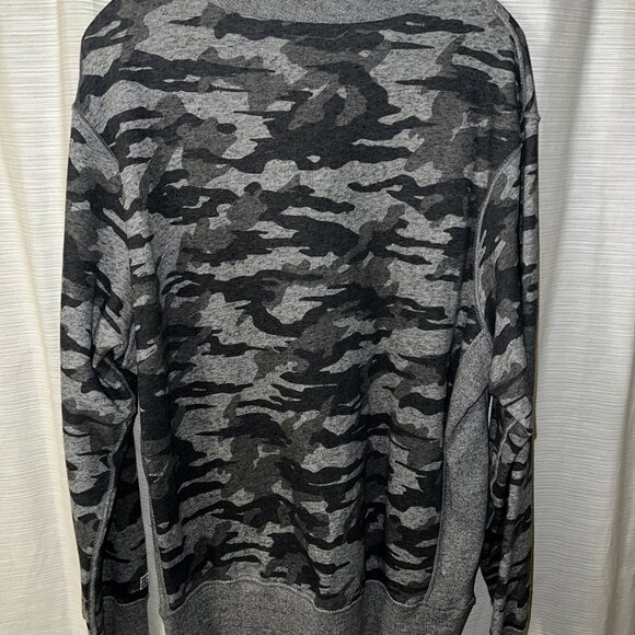 Iowa Hawkeyes - Camo Crewneck - SIze LG - Picture 3 of 3